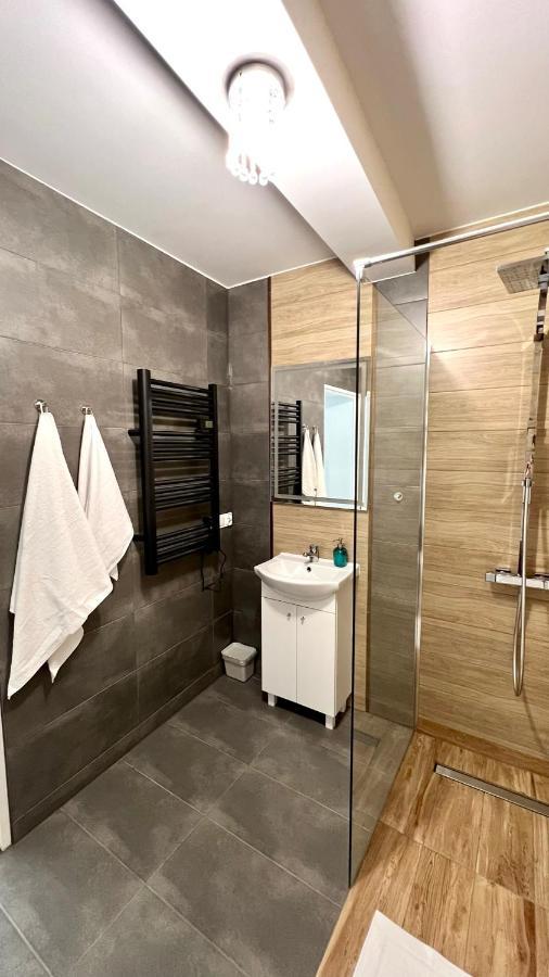 Aparthotel W Dolinie Stawow Zator By Housine Las Exterior photo