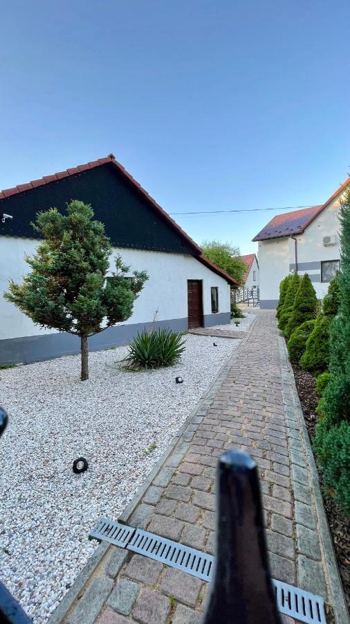 Aparthotel W Dolinie Stawow Zator By Housine Las Exterior photo